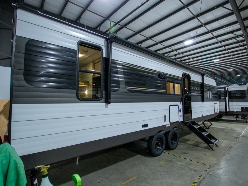 2025 Cruiser RV Avenir 32BH, $ 29,990