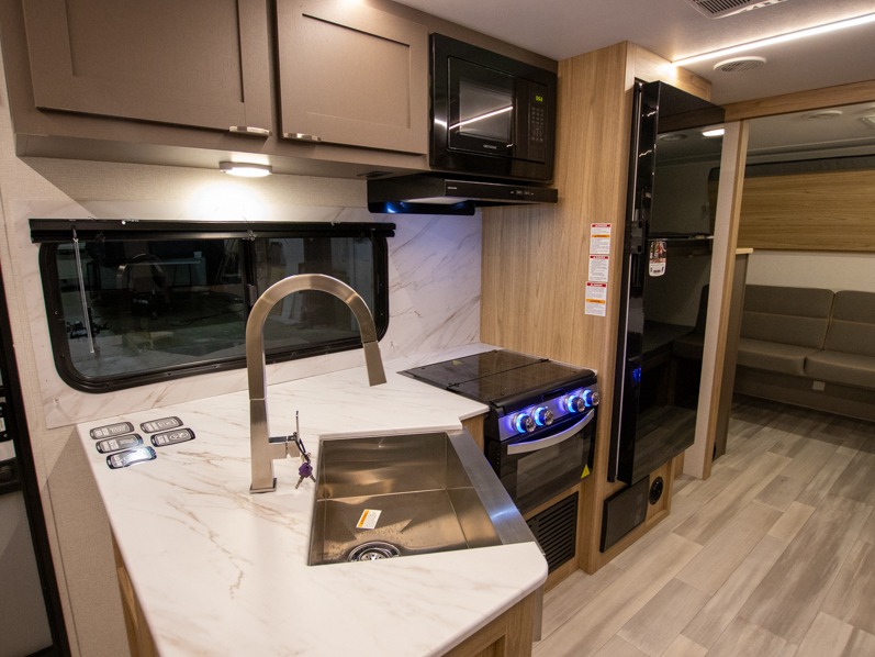 2025 Cruiser RV Avenir 32BH, $ 29,990