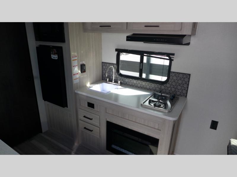 2025 Cruiser RV Avenir XLT 17BH, $ 12,990