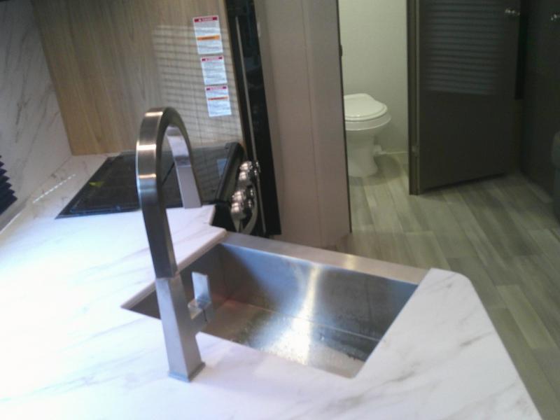 2025 Cruiser RV Avenir 24RB, $ 24,990