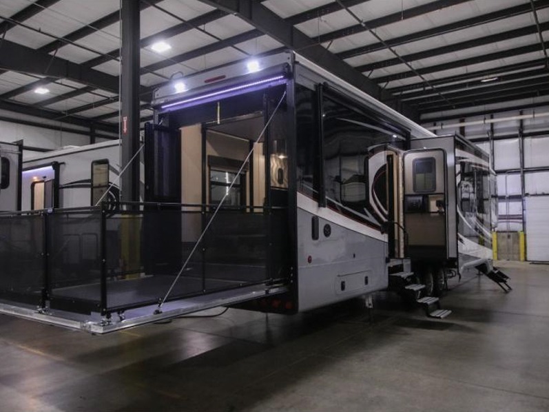 2024 DRV Fullhouse LX455, $ 159,990