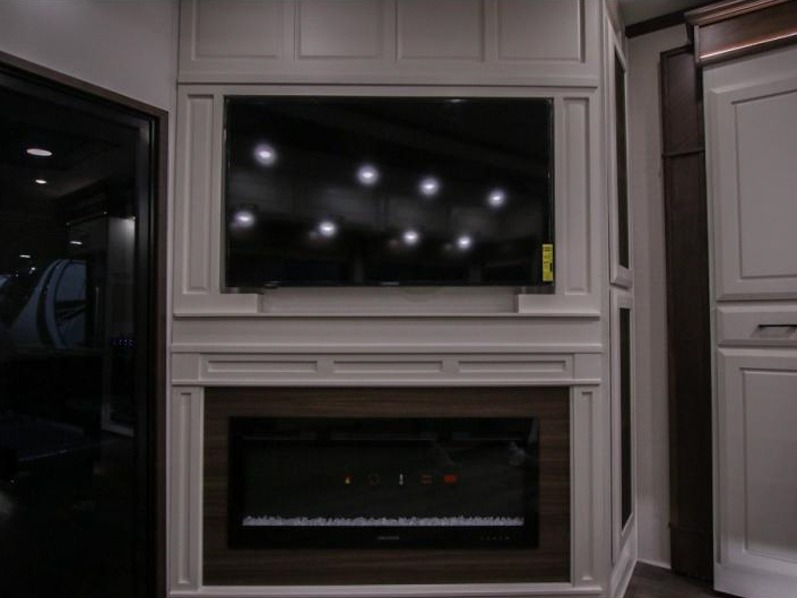 2024 DRV Fullhouse LX455, $ 159,990