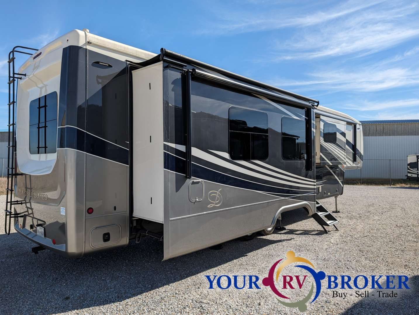2022 DRV Mobile Suites 41RKDB, $ 116,500
