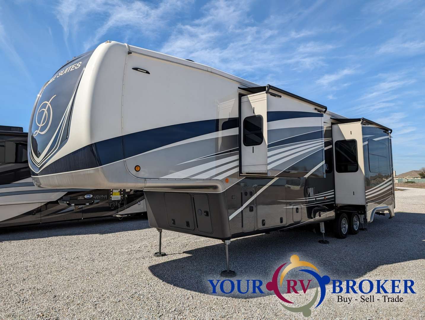 2022 DRV Mobile Suites 41RKDB, $ 116,500