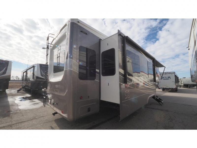 2022 DRV Mobile Suites 40KSSB4, $ 221,242