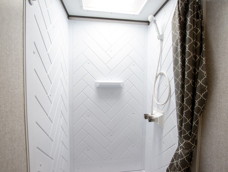 2021 Dutchmen Coleman Light 1805RB, $ 0