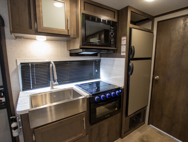 2021 Dutchmen Coleman Light 1805RB, $ 0