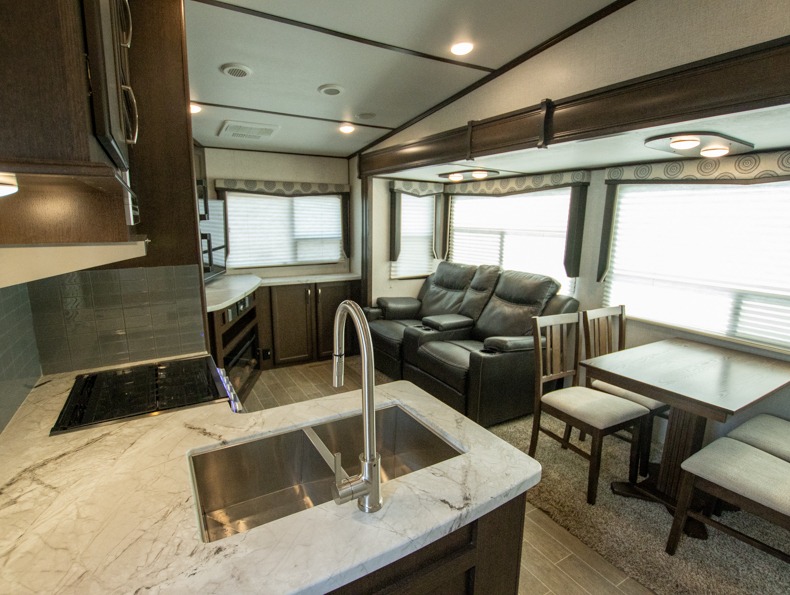 2020 Dutchmen Atlas 2502REF, $ 0