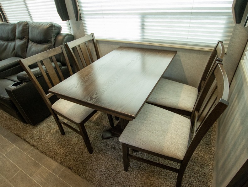 2020 Dutchmen Atlas 2502REF, $ 0