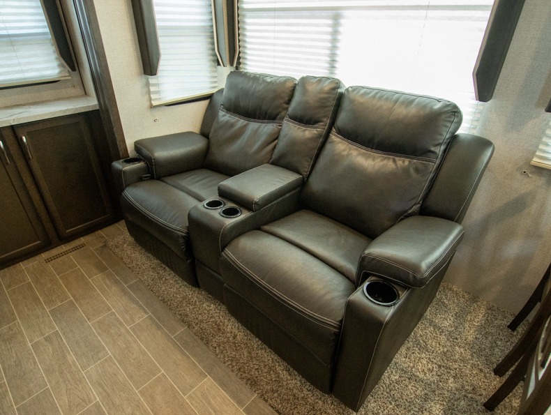 2020 Dutchmen Atlas 2502REF, $ 0