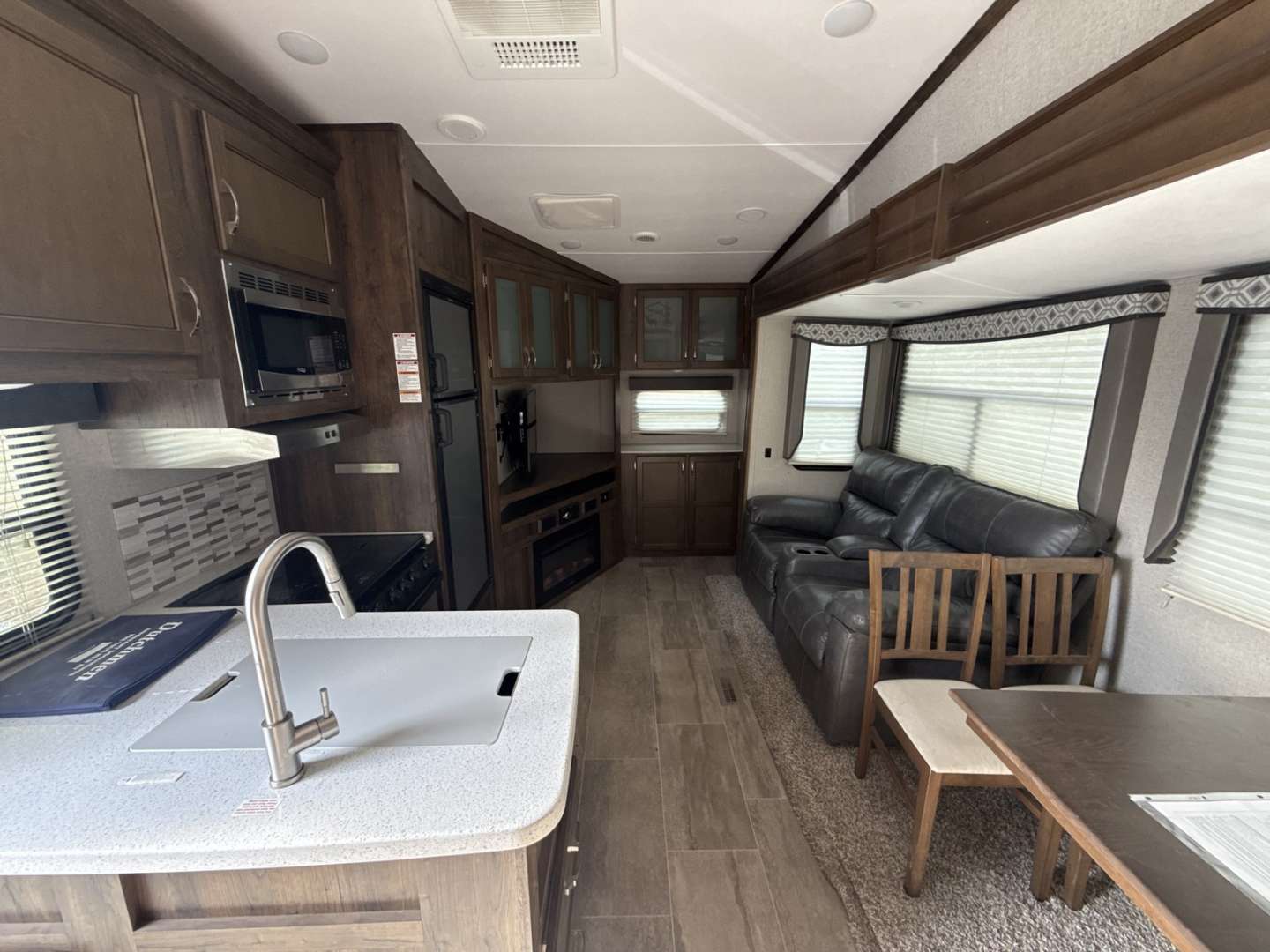 2020 Dutchmen Astoria 2503REF, $ 25,900