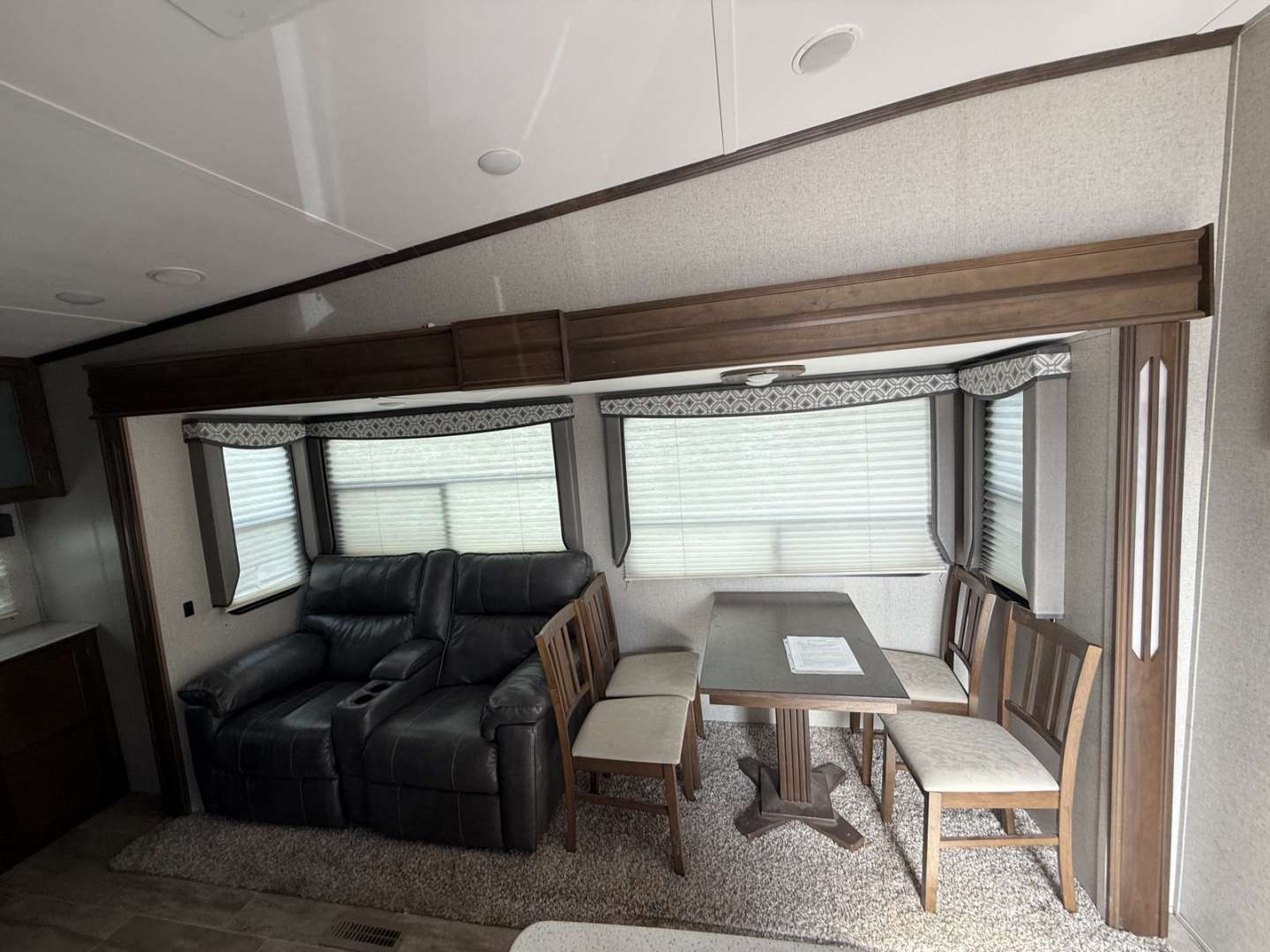 2020 Dutchmen Astoria 2503REF, $ 25,900