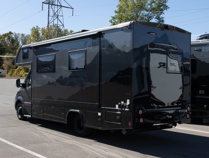 2025 Dynamax Isata 3 Series 24SSSFXM, $ 159,990