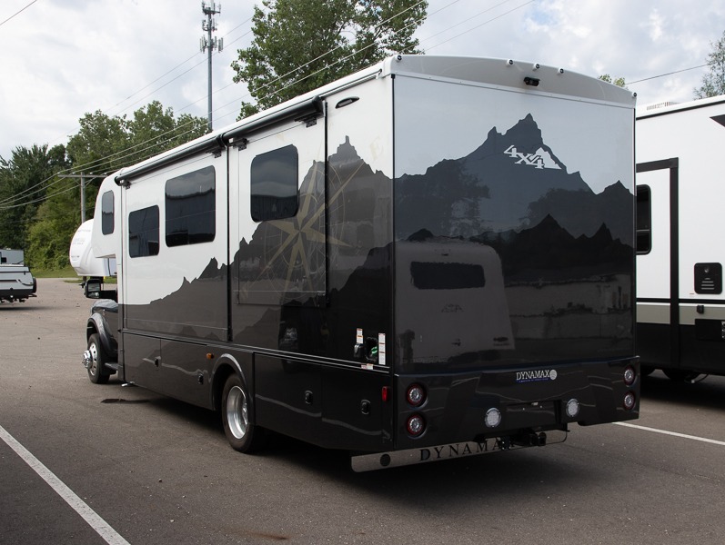 2025 Dynamax Isata 5 Series 30FW, $ 224,990