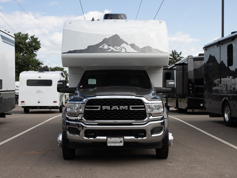 2025 Dynamax Isata 5 Series 30FW, $ 224,990