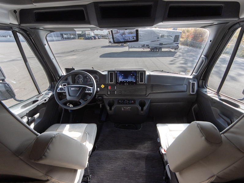 2025 Dynamax Europa 32KD, $ 374,192