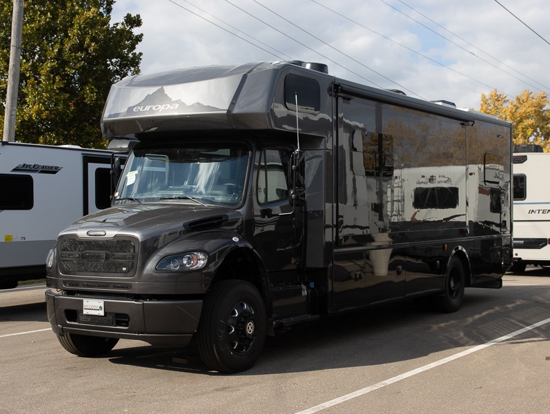 2025 Dynamax Europa 32KD, $ 374,192