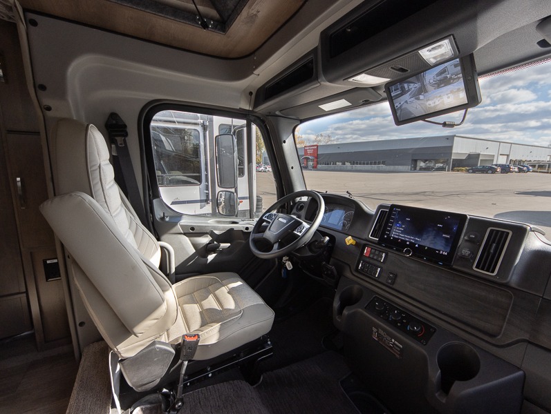 2025 Dynamax Europa 32KD, $ 374,192