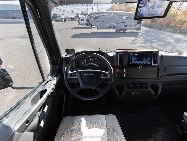 2025 Dynamax Europa 32KD, $ 374,192