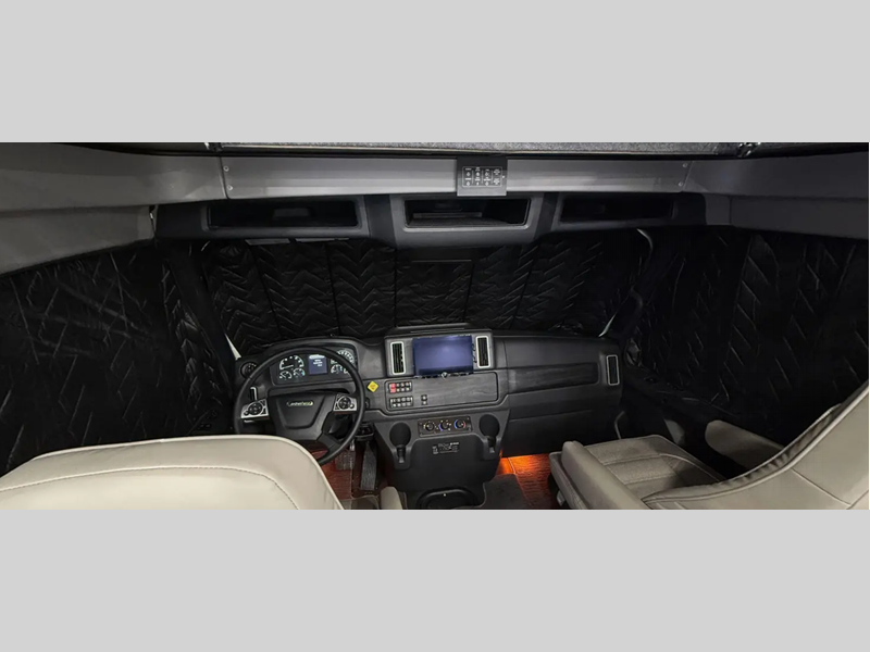 2025 Dynamax Europa 32KD, $ 350,103