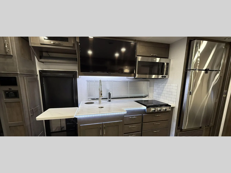 2025 Dynamax Europa 31SS, $ 347,457