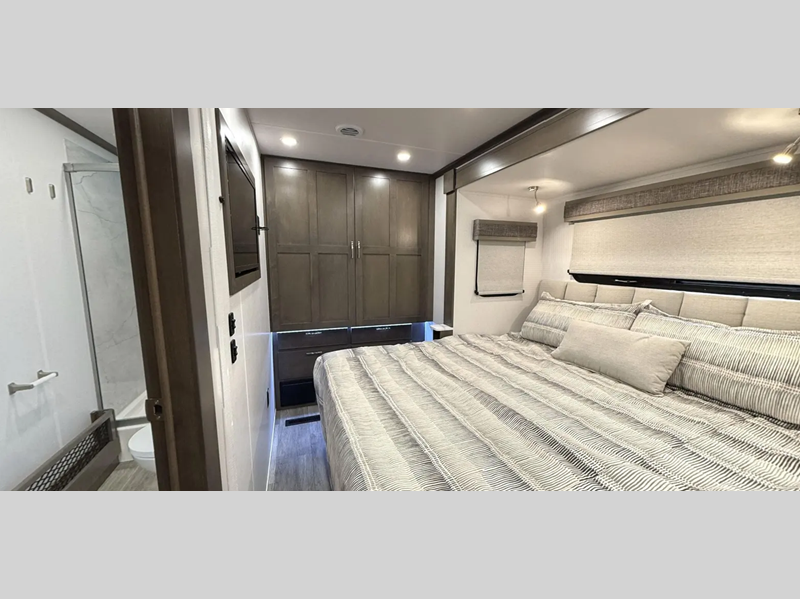 2025 Dynamax Europa 31SS, $ 347,457