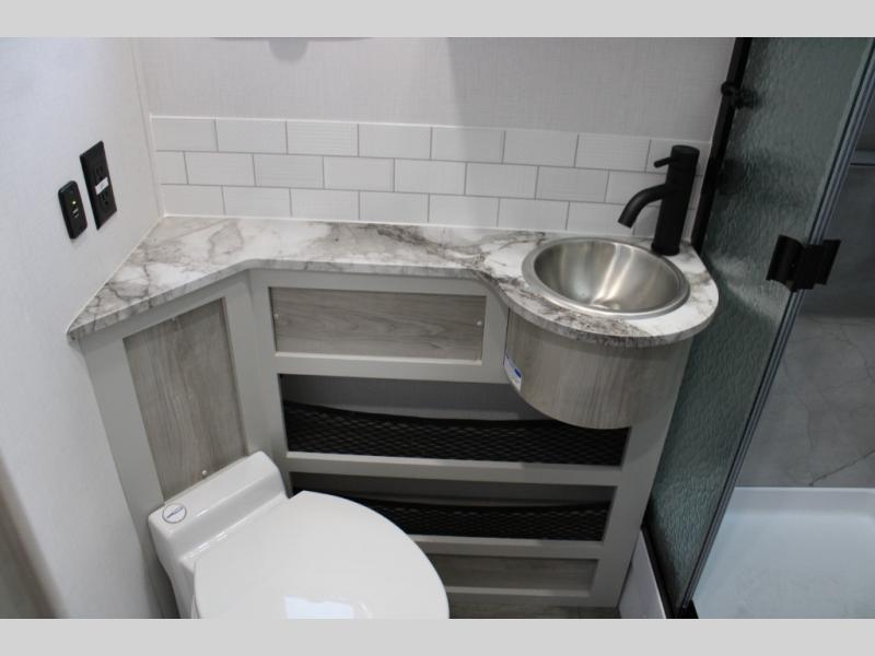 2024 Dynamax Isata 5 Series 28SS, $ 199,990