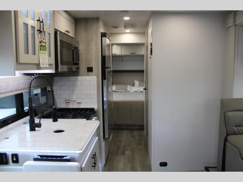 2024 Dynamax Isata 5 Series 28SS, $ 199,990