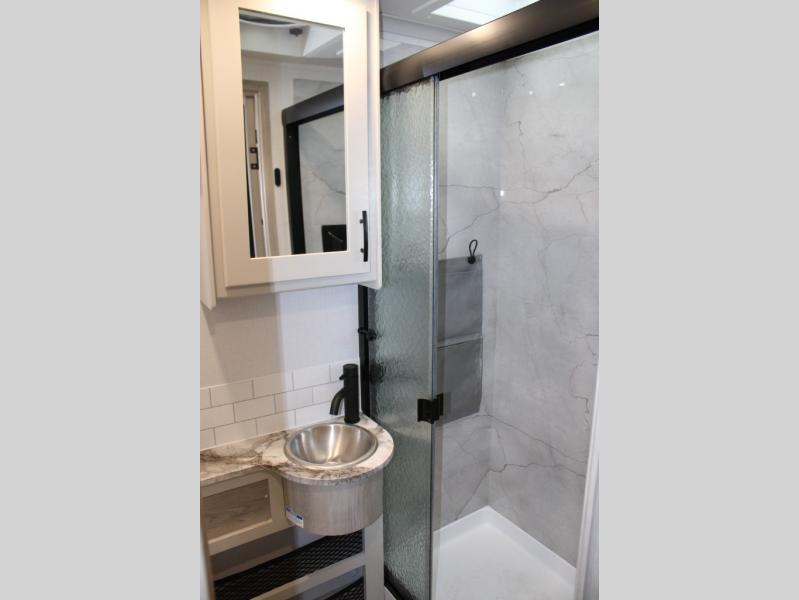 2024 Dynamax Isata 5 Series 28SS, $ 199,990