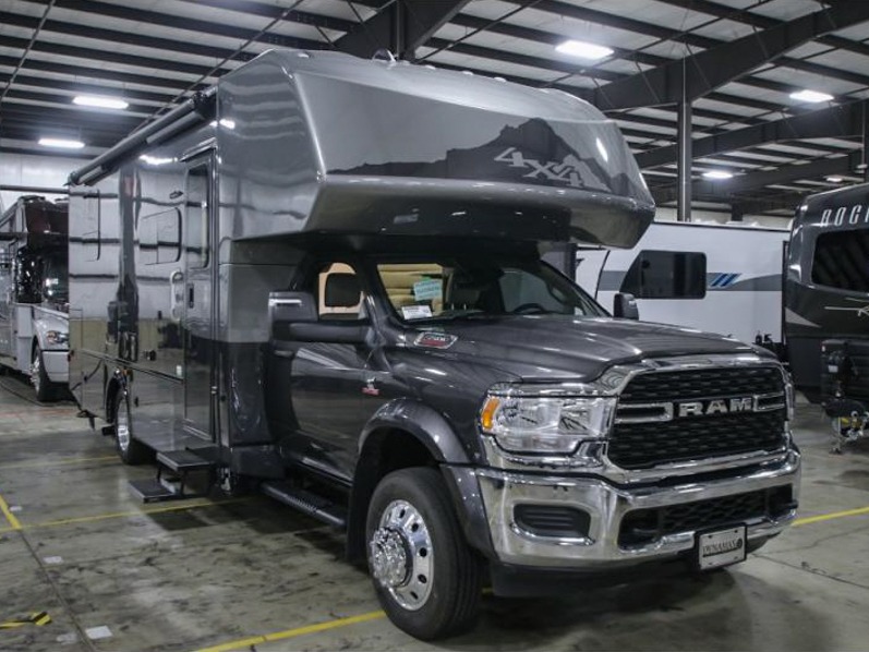 2024 Dynamax Isata 5 Series 28SS, $ 204,990