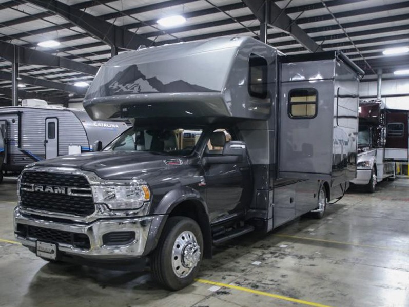 2024 Dynamax Isata 5 Series 28SS, $ 204,990