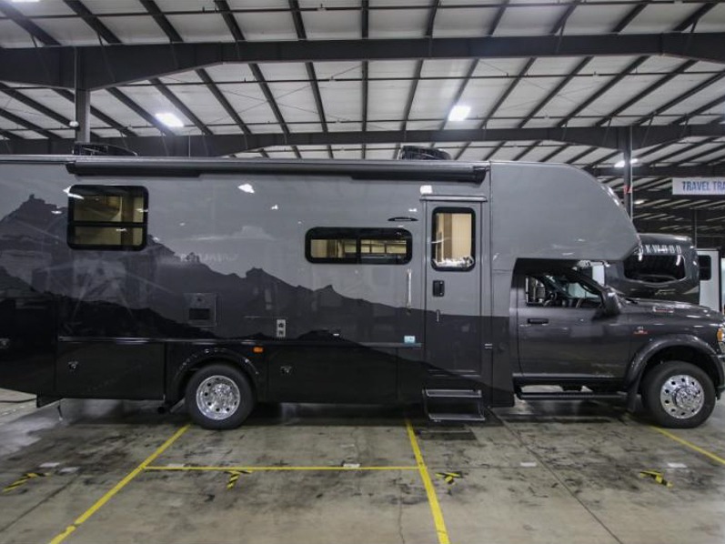 2024 Dynamax Isata 5 Series 28SS, $ 204,990