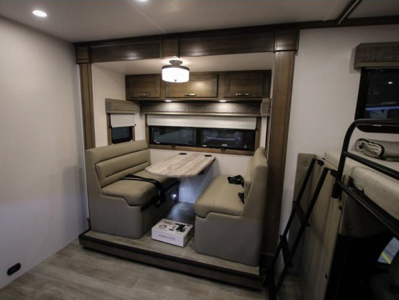 2024 Dynamax Isata 5 Series 28SS, $ 204,990