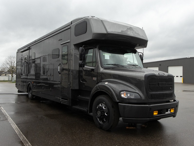 2024 Dynamax DynaQuest XL 3700RB, $ 349,990