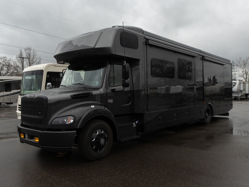 2024 Dynamax DynaQuest XL 3700RB, $ 349,990