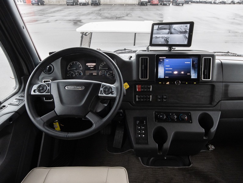 2024 Dynamax DynaQuest XL 3700RB, $ 349,990