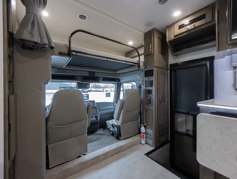 2024 Dynamax DynaQuest XL 3700RB, $ 349,990