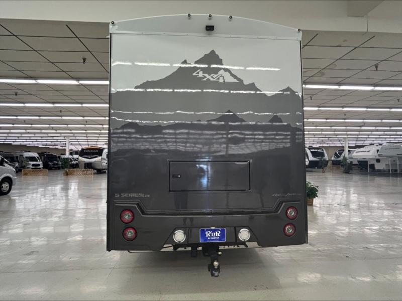 2023 Dynamax Isata 5 Series 28SS, $ 199,990