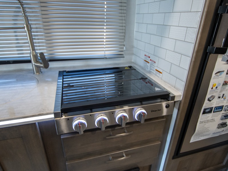 2023 Dynamax Isata3 24FW, $ 139,990