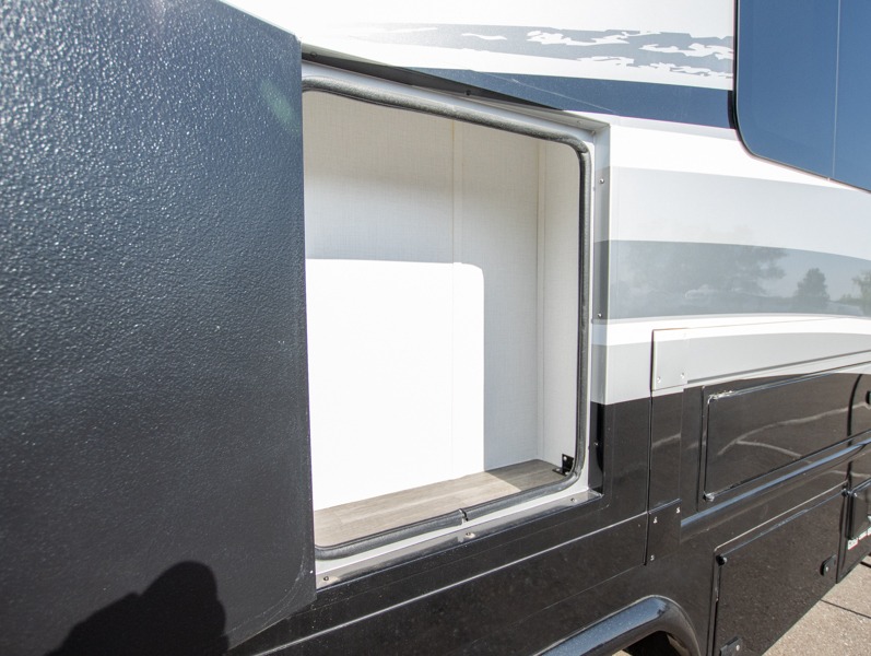 2023 Dynamax Isata3 24FW, $ 139,990