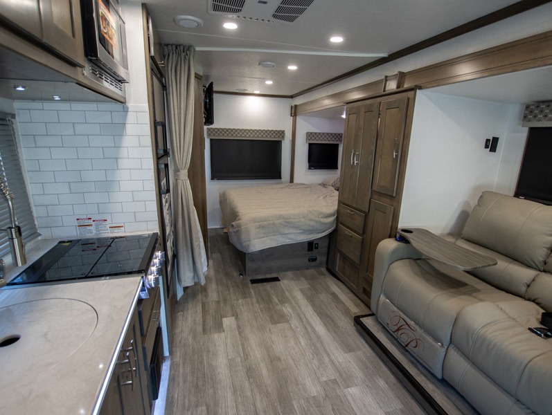 2023 Dynamax Isata3 24FW, $ 139,990