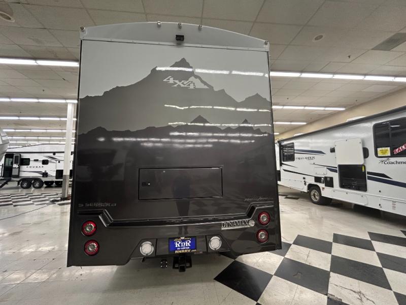 2022 Dynamax Isata 5 28SS, $ 189,990