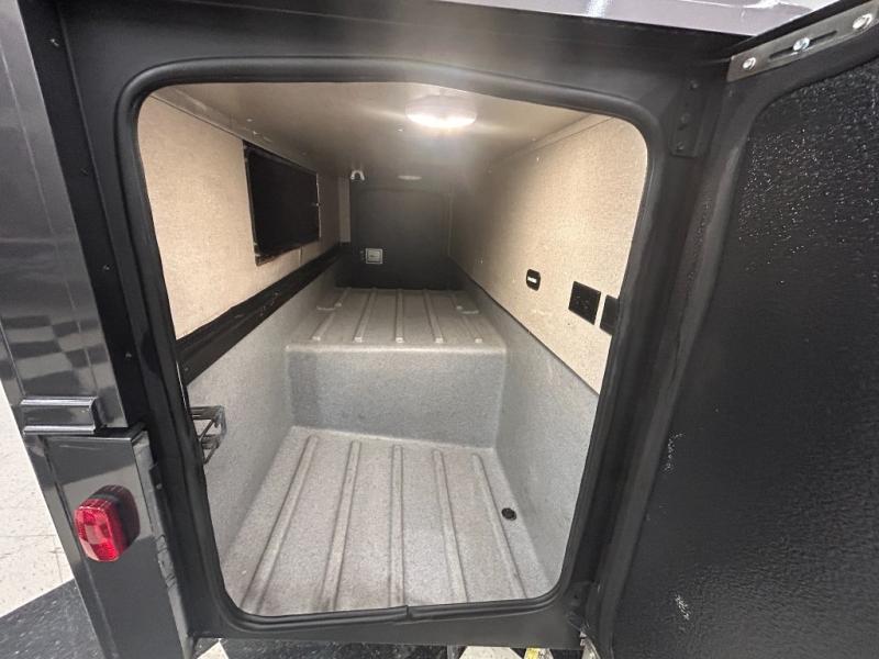 2022 Dynamax Isata 5 28SS, $ 189,990