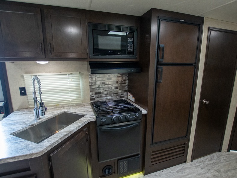 2020 East To West Silver Lake 27K2D, $ 0