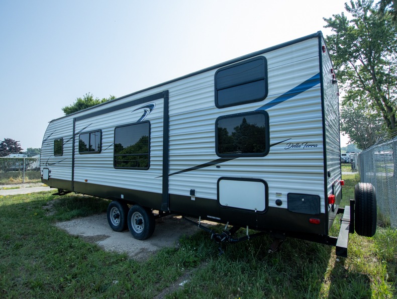 2020 East To West Silver Lake 27K2D, $ 0