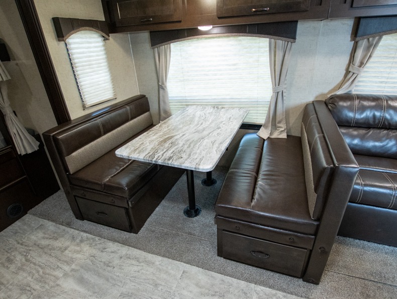 2020 East To West Silver Lake 27K2D, $ 0