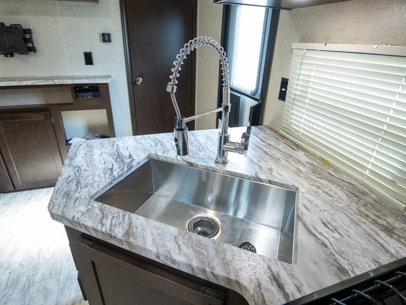 2020 East To West Silver Lake 27K2D, $ 0