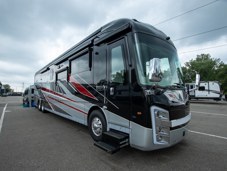 2026 Entegra Coach Anthem 44V, $ 828,280