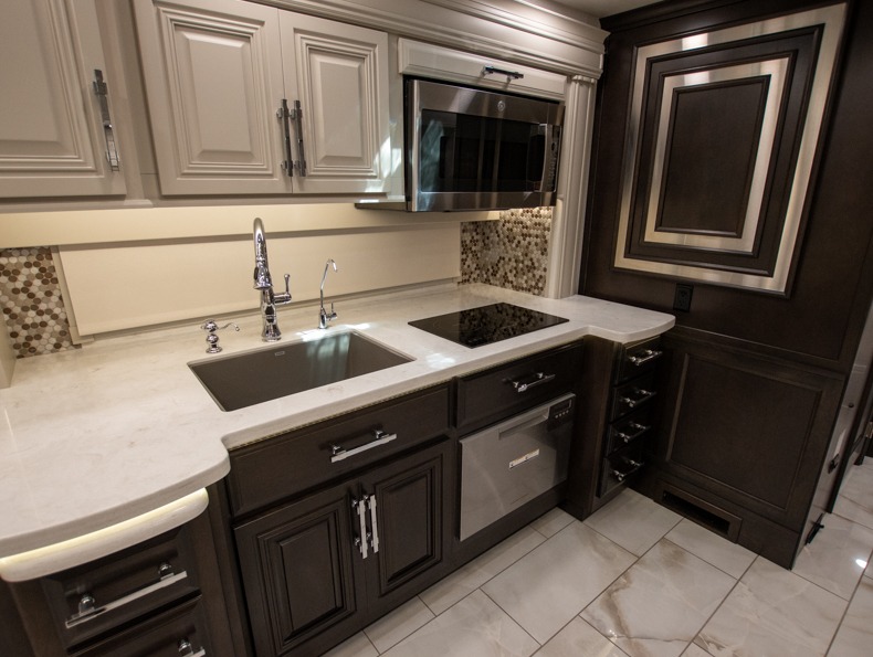 2026 Entegra Coach Anthem 44V, $ 828,280