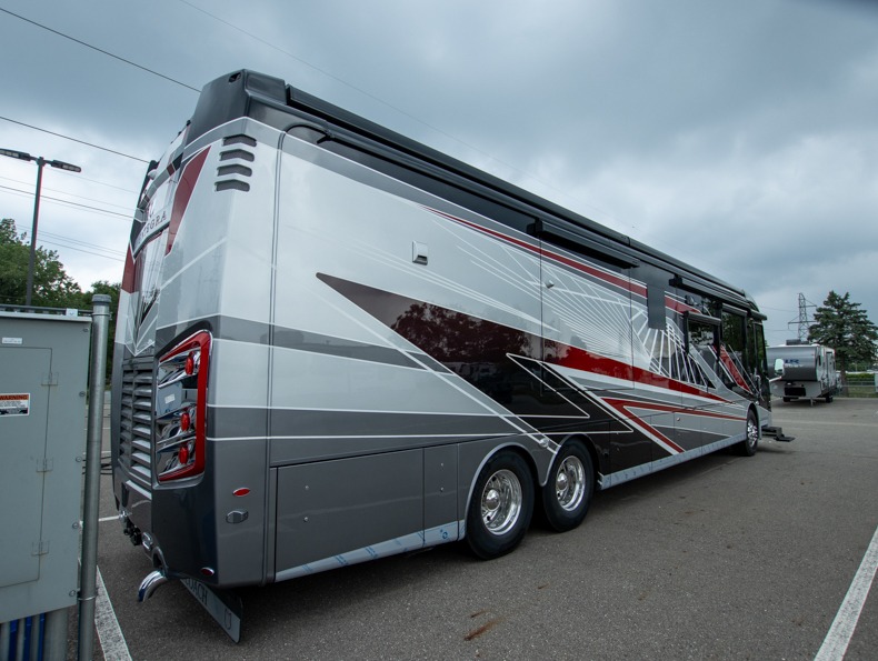 2026 Entegra Coach Anthem 44V, $ 828,280